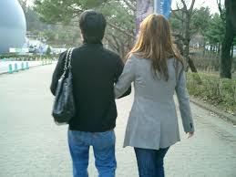 Why men do not carry handbags